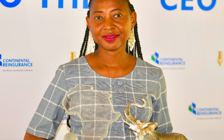 Nike Popoola holding her Pan African Reinsurance journalism award plaque at the event